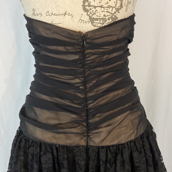 Niki By Niki Livas Black Lace Formal Dress Size 16 - Picture 5 of 12